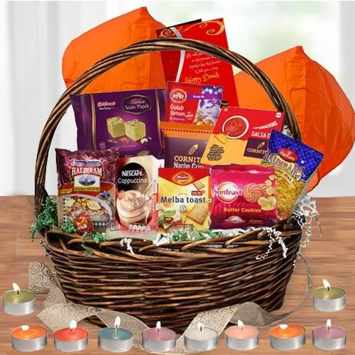 Haldiram's Nagpur Divine Delight Diwali Gift Box with Medium Diya + Free  Diwali Greeting : Amazon.in: Grocery & Gourmet Foods