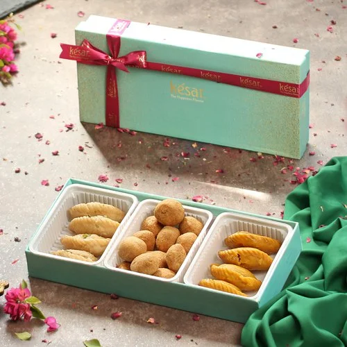 Colourful holi gift box with personalised wrapped chocolates at Rs 749.00 |  Chocolate Gift | ID: 2852528508248