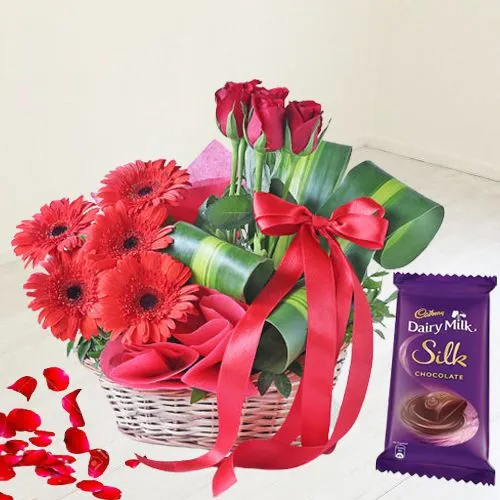 Pink Roses Bouquet With Elegent Chocolate Box, Mother's Day Delivery in  Ahmedabad – SendGifts Ahmedabad