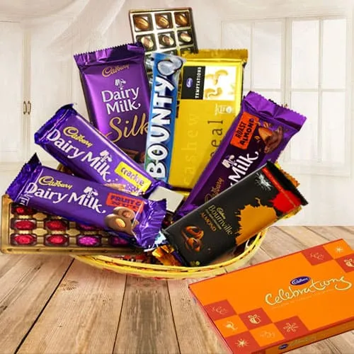 Customized chocolate box at Best Price in India | Buy online gifts For  Wedding And Anniversary at Rs 749.00 | Chocolate Packaging Box, Empty  Chocolate Box, Paper Chococlate Box, Plastic Chocolate Box,
